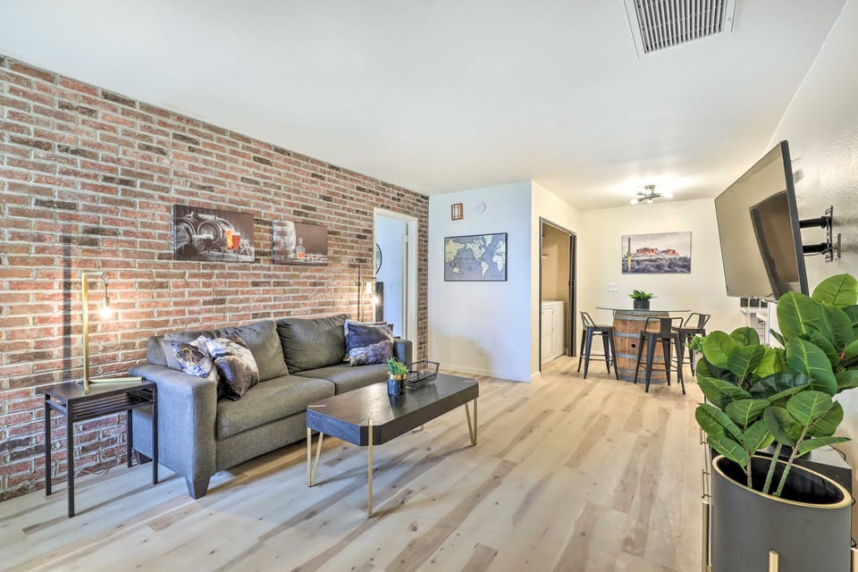 1 Mi to Dtwn Chandler: Townhome w/ Community Pool Apartment in Chandler