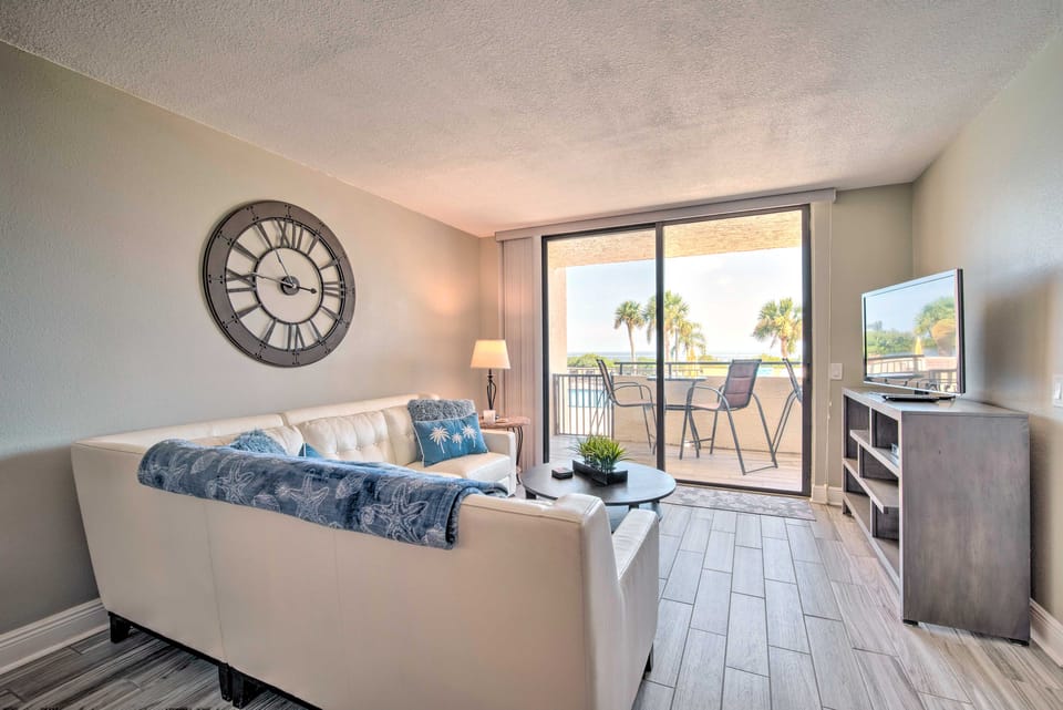 Relaxing Hudson Condo Steps from the Pool! Apartment in Hudson