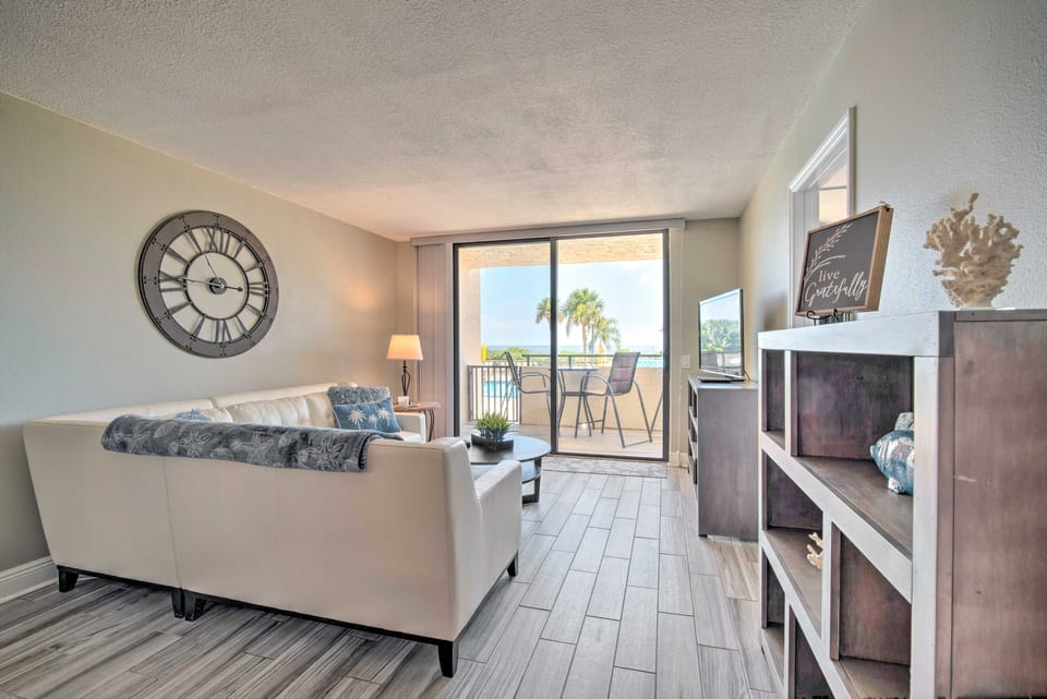Relaxing Hudson Condo Steps from the Pool! Apartment in Hudson