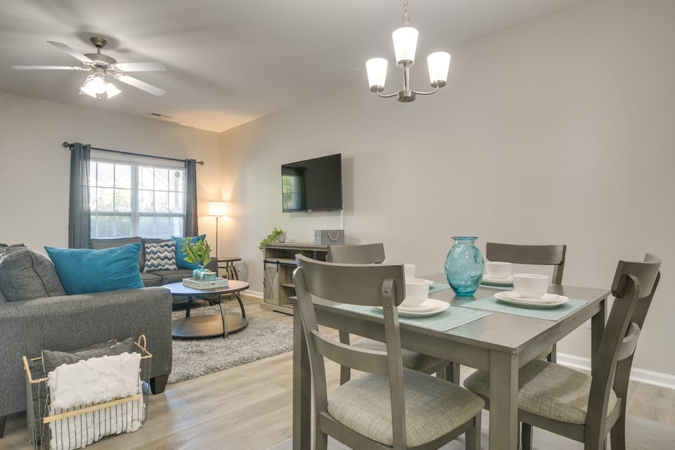 Pets Welcome: Townhome w/ Patio in Raleigh! Apartment in Raleigh