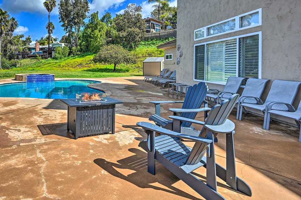Luxe Vista Getaway w/ Private Pool & Hot Tub! House in Vista