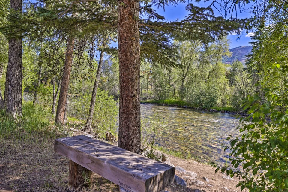 Hot Tub & Balcony: Riverfront Silverthorne Condo! Apartment in Silverthorne