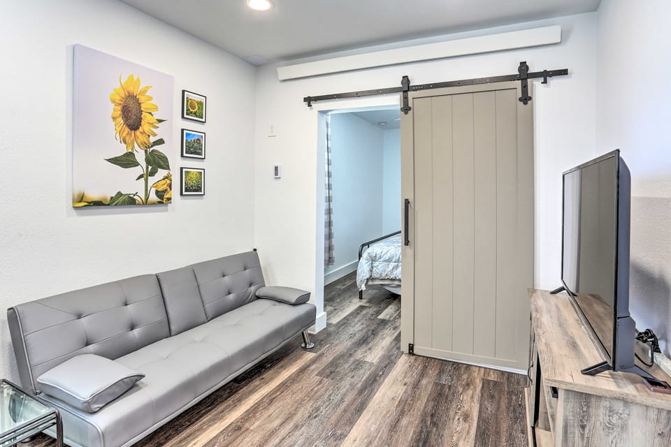Walk to Dining, Breweries & Shops! Dtwn Custer Apt Apartment in Custer
