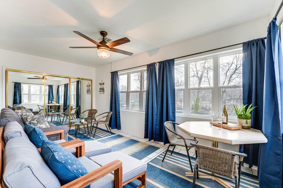 Sunroom, Fireplace: Lakefront Branson Condo Apartment in Branson