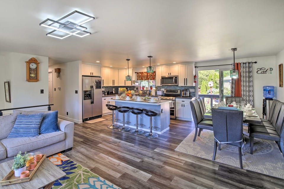 Renton Escape ~ 16 Mi to Downtown Seattle! House in Cascade-Fairwood
