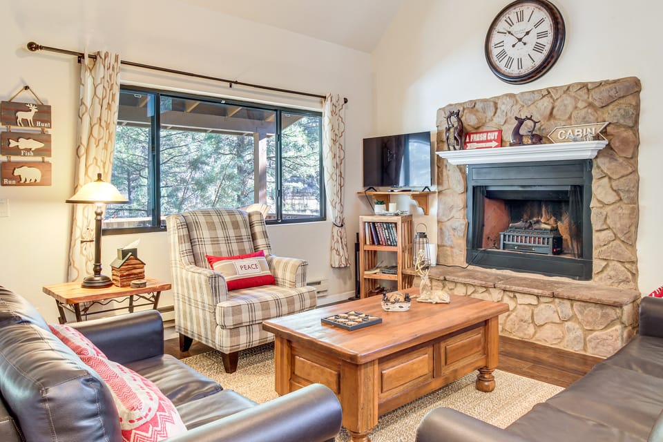 2 Mi to Fool Hollow Lake: Wooded Cabin w/ Fire Pit House in Show Low
