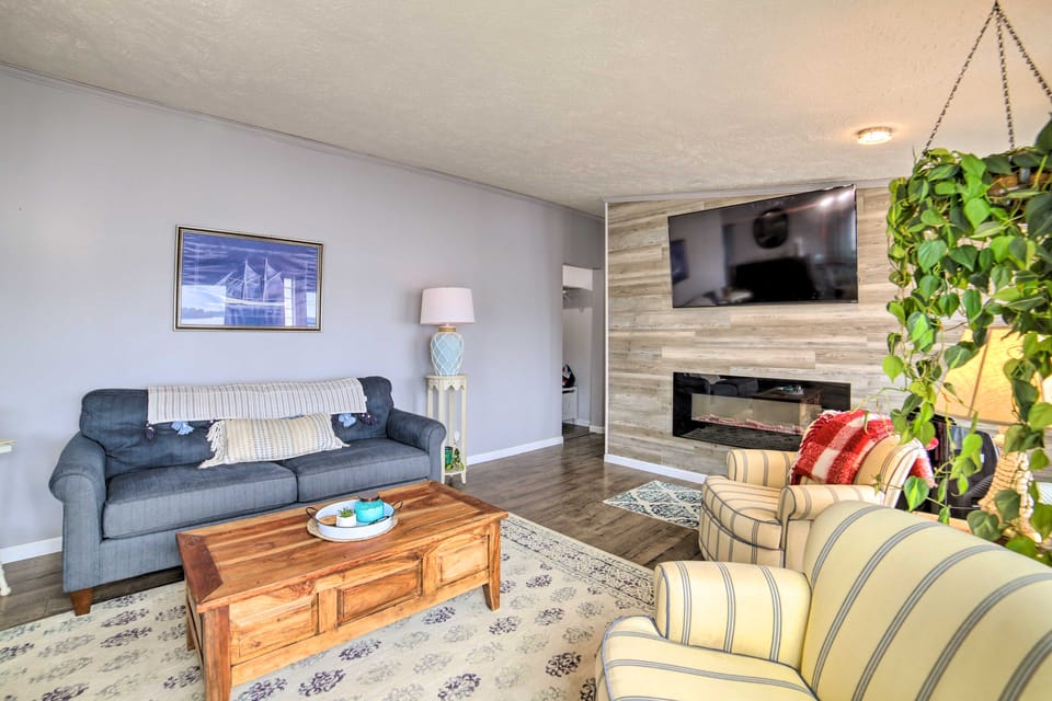 Waterfront Michigan Center Home w/ Boat Dock! House in Ohio