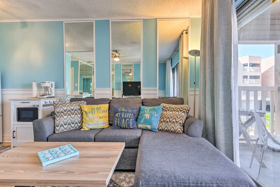 Beachside Corpus Christi Condo w/ Amenities! Apartment in Nueces County