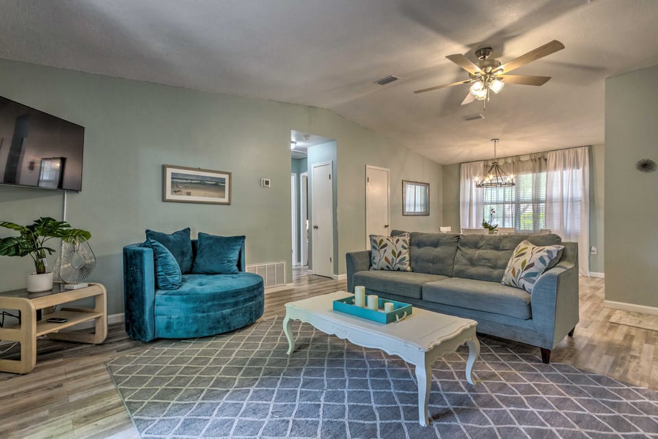 Stellar Fort Walton Retreat ~ 2 Mi to Beach! House in Wright
