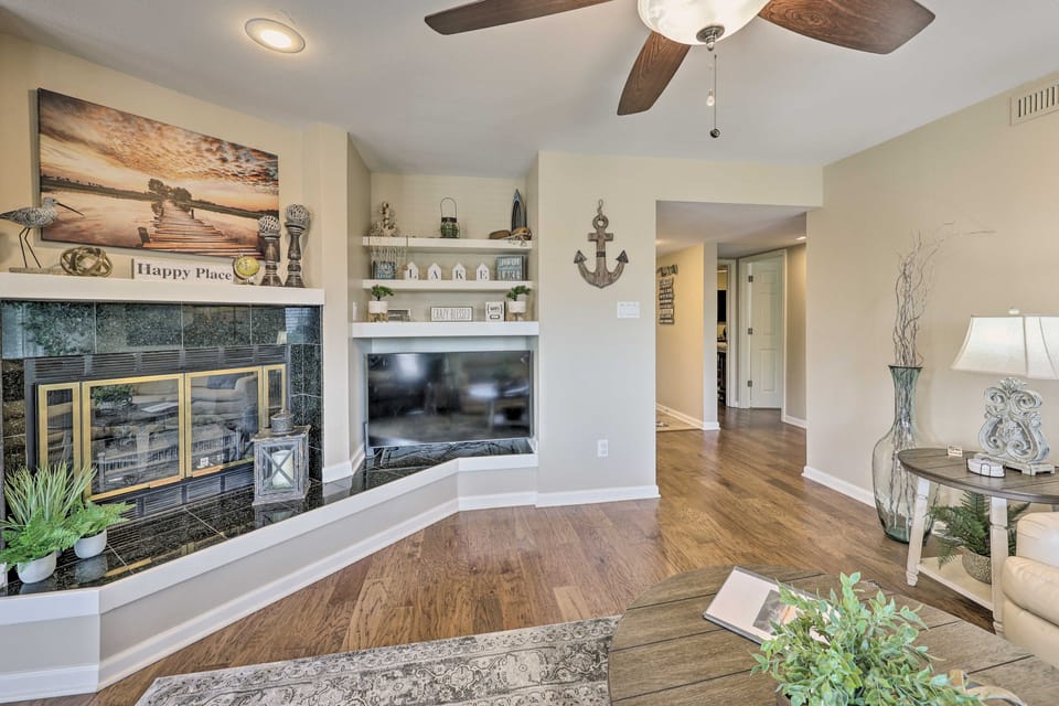 Beautiful Hot Springs Condo w/ Lake Hamilton Views Apartment in Lake Hamilton