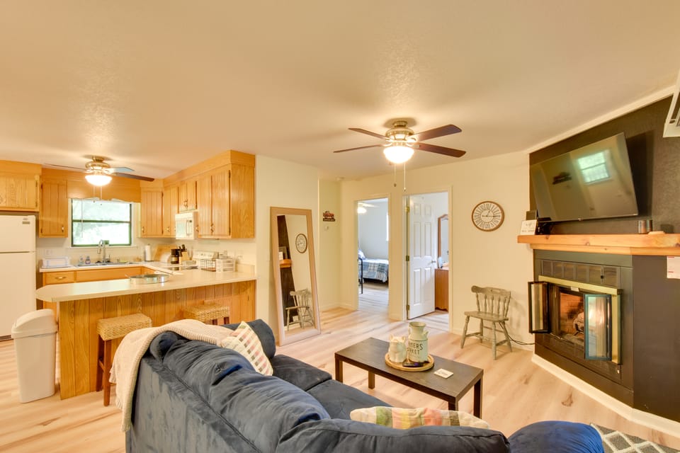 Grand Murphy Cabin w/ Fire Pit & Game Room! Cottage in Tennessee