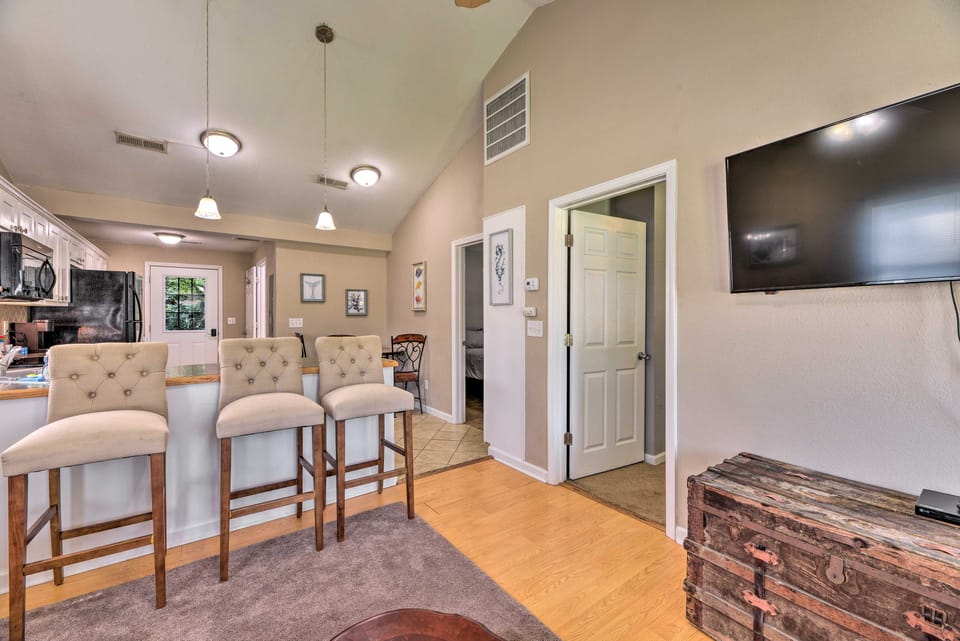 Cozy Pantego Cottage ~ 5 Miles to Belhaven! House in North Carolina