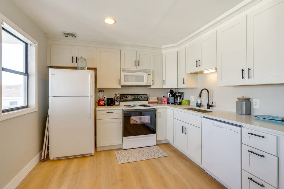 Relax Poolside! Lake-View Retreat in Osage Beach Apartment in Osage Beach