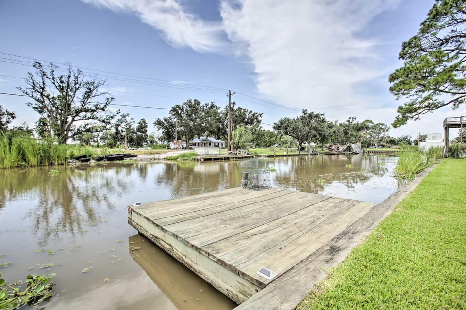 Theriot 'Camp Outdoor Dreaming' Retreat w/ Dock! House in Louisiana