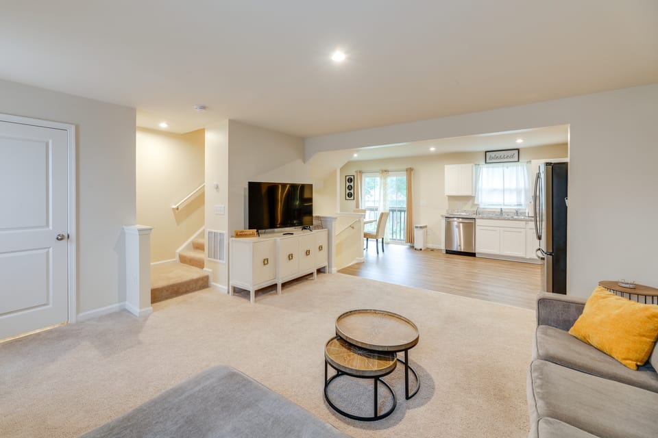 Sunlit Milford Townhome < 2 Mi to Riverwalk! Apartment in Sussex County