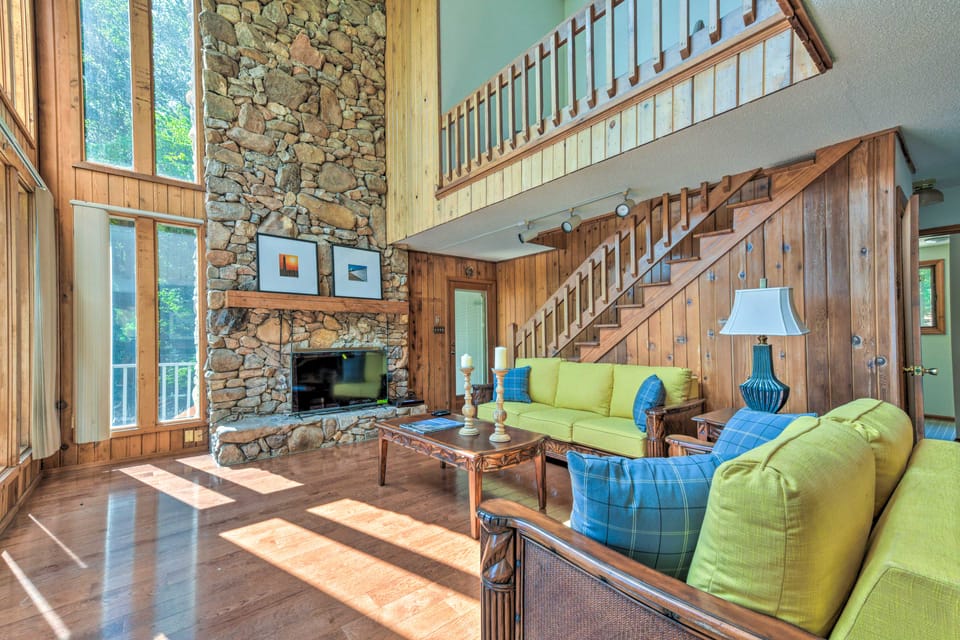 Quaint Lake Norman Home w/ Boat Dock + Grill! House in Lake Norman