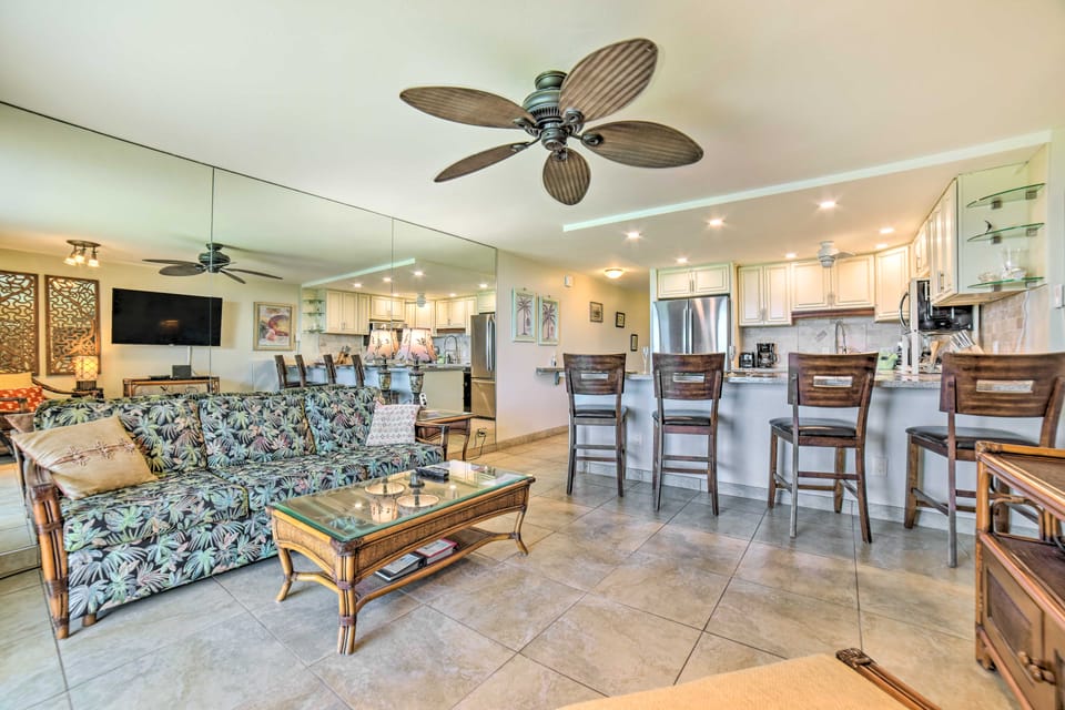 Beachfront Condo: Sunset Views & Pool Access! Apartment in Napili-Honokowai