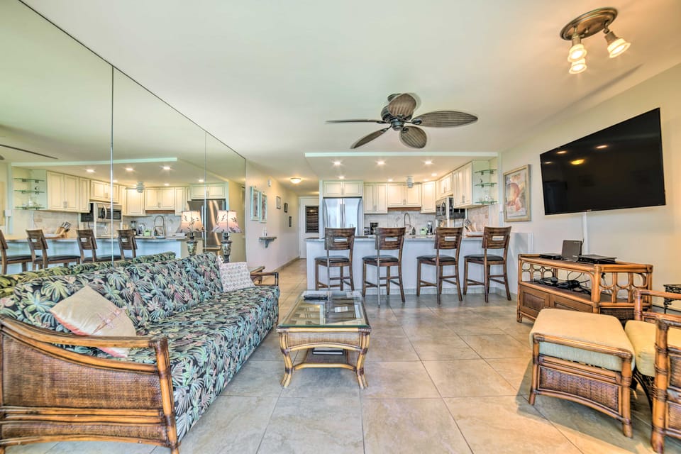Beachfront Condo: Sunset Views & Pool Access! Apartment in Napili-Honokowai