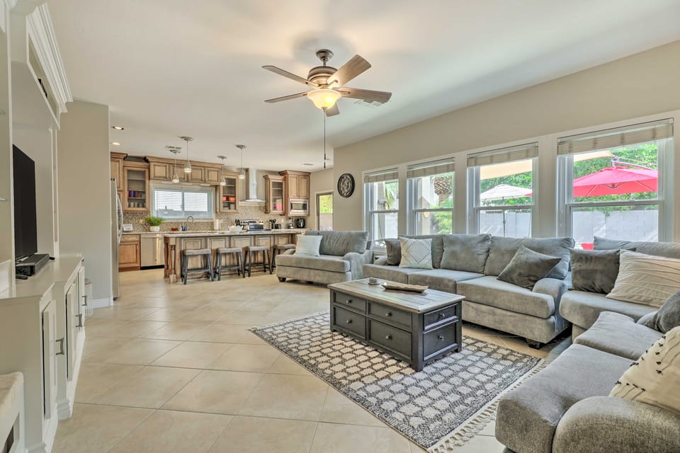 Private Pool & Hot Tub: Family Home in Gilbert House in Gilbert