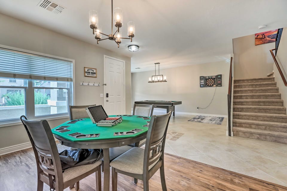 Private Pool & Hot Tub: Family Home in Gilbert House in Gilbert