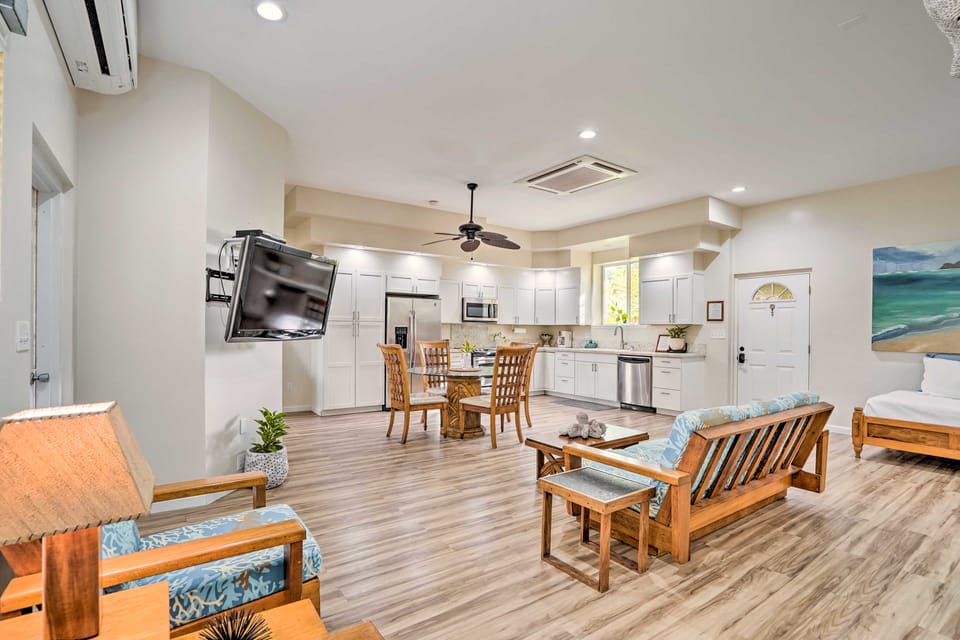 Sunny Kailua Home w/ Covered Lanai 1 Mi to Beach! House in Kailua