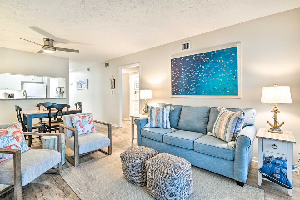 Oceanfront Condo w/ Furnished Deck & Views! Apartment in Garden City