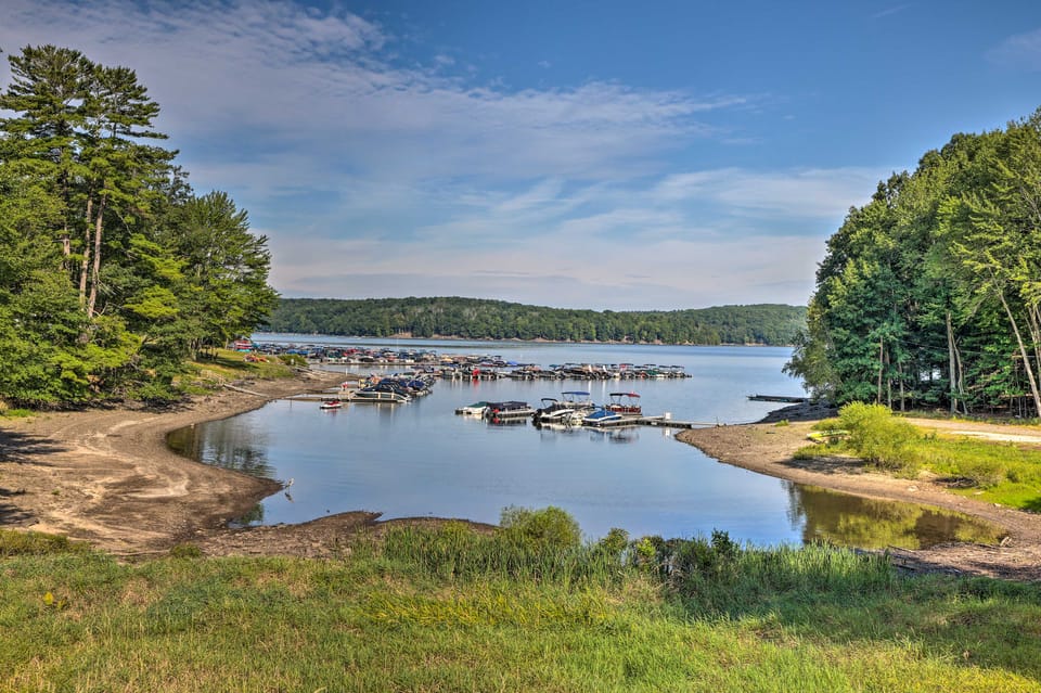 22 Mi to Ski Big Bear! Lake Wallenpaupack Getaway House in Lake Wallenpaupack