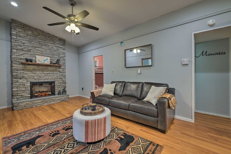 22 Mi to Ski Big Bear! Lake Wallenpaupack Getaway House in Lake Wallenpaupack