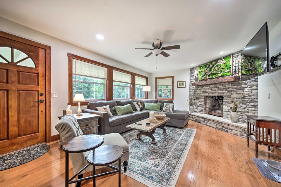 Fun Pet-Friendly Highlands Retreat w/ Fenced Yard! House in Tennessee