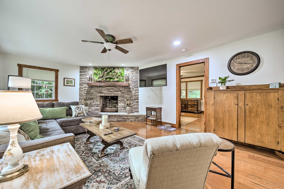 Fun Pet-Friendly Highlands Retreat w/ Fenced Yard! House in Tennessee