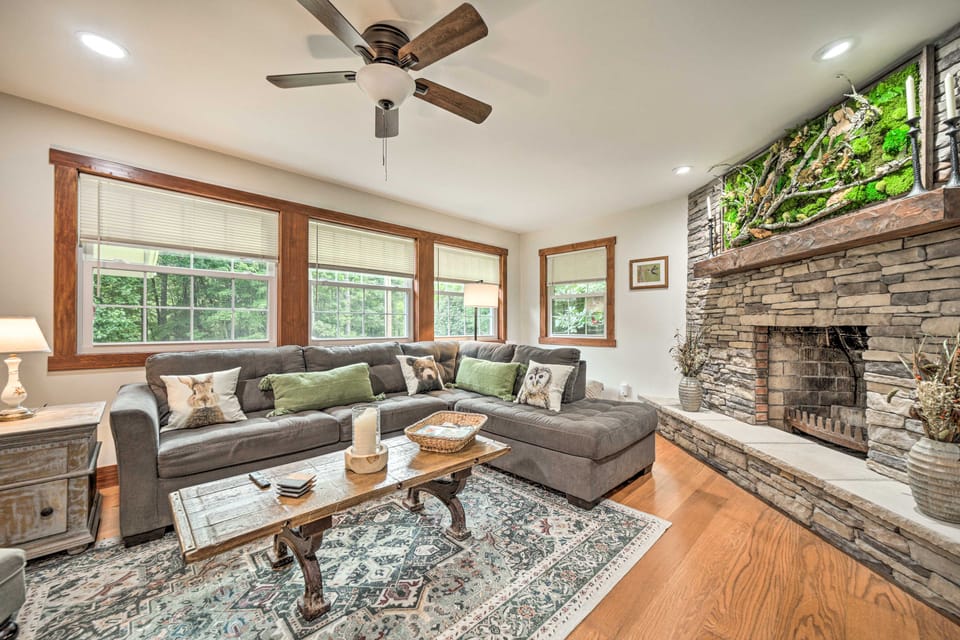 Fun Pet-Friendly Highlands Retreat w/ Fenced Yard! House in Tennessee