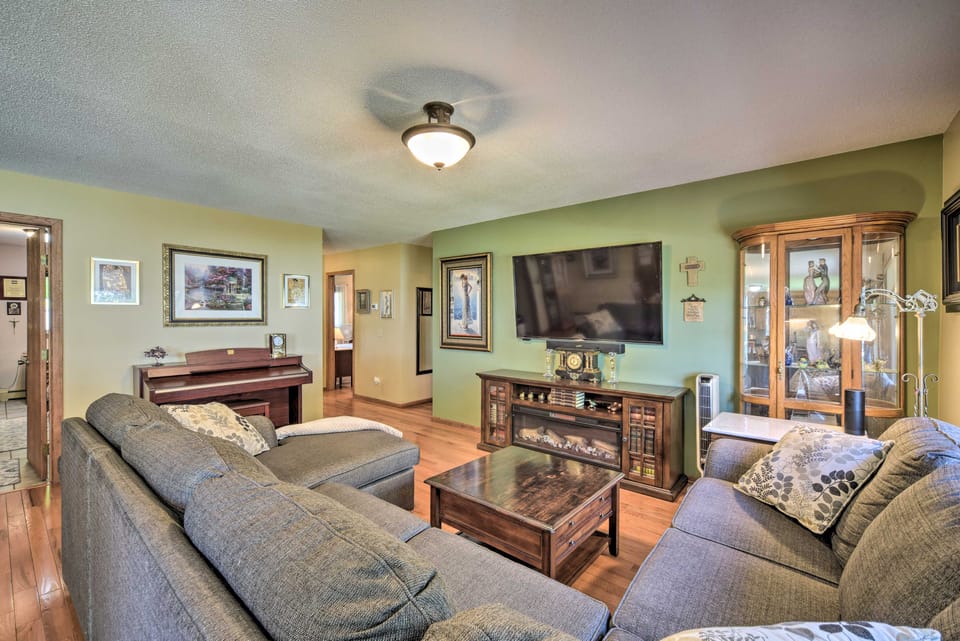Hugo Home, Direct Lake Access & Private Dock! House in Minnesota