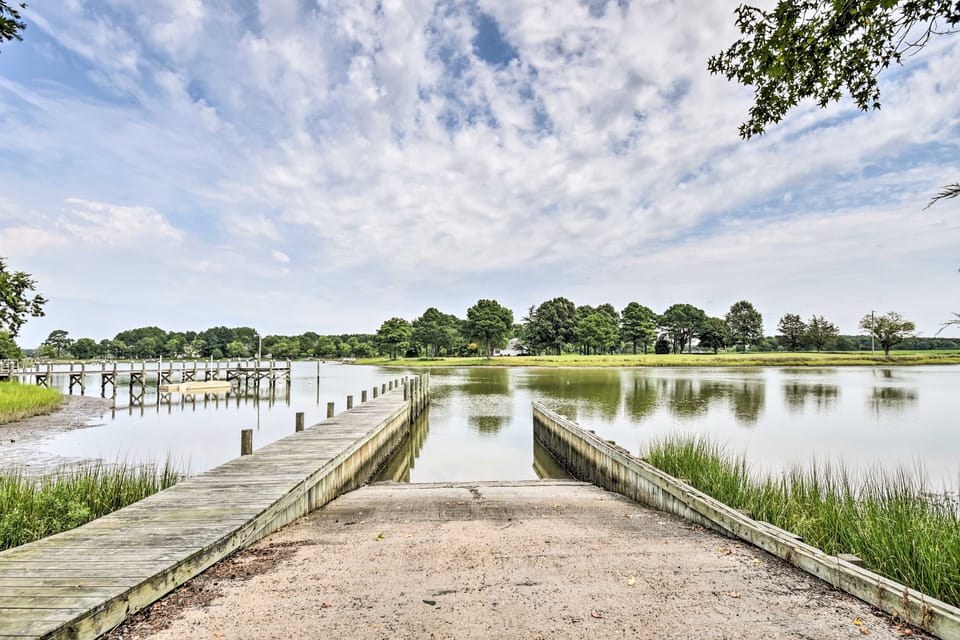Pet-Friendly Woodsy Gem: 1/4 Mi to Chesapeake Bay House in Virginia