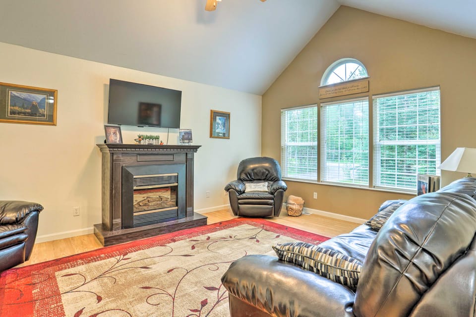 Charming Wasilla Retreat: Walk to Lake Lalen! House in Alaska