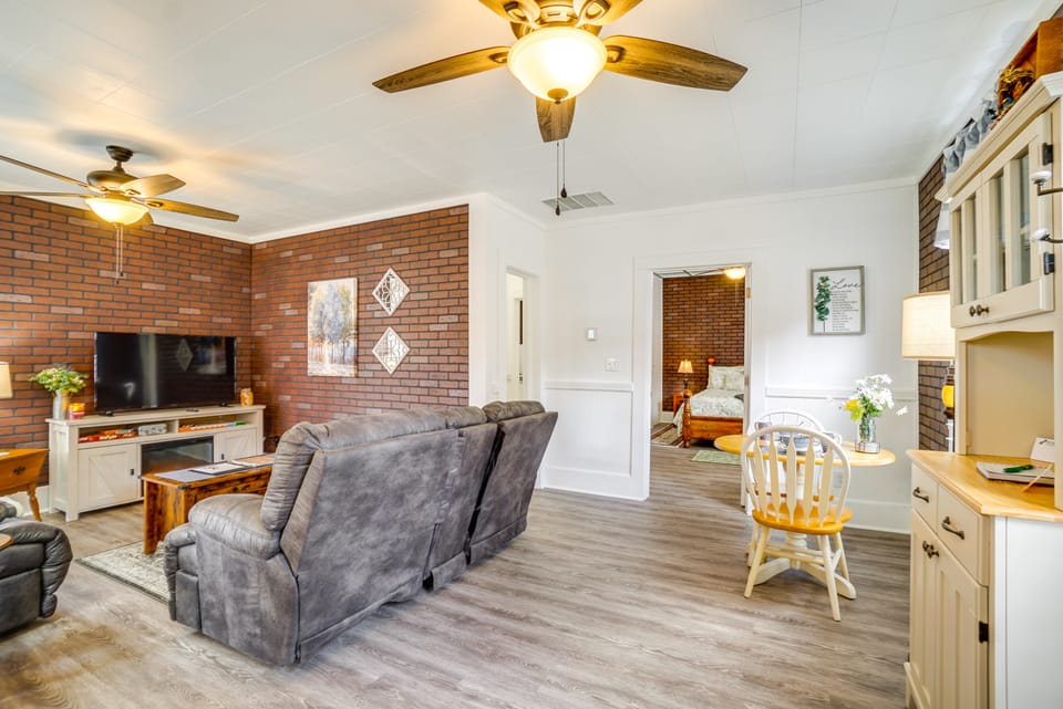 Quaint Mt Vernon Cottage Near Historic Dtwn! Cottage in Ohio