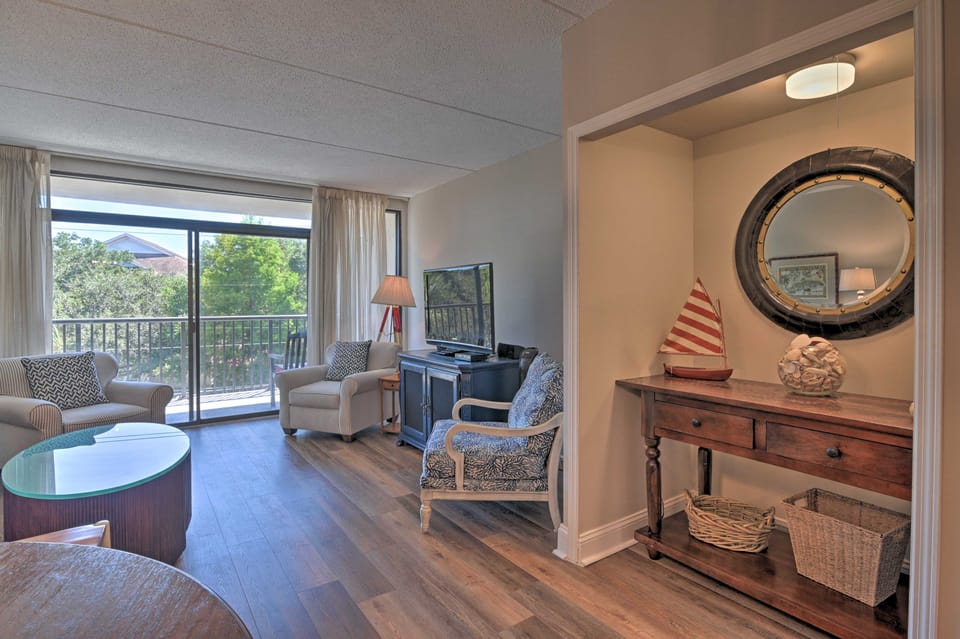 Pawleys Island Condo Retreat w/ Beach Access! Apartment in South Carolina