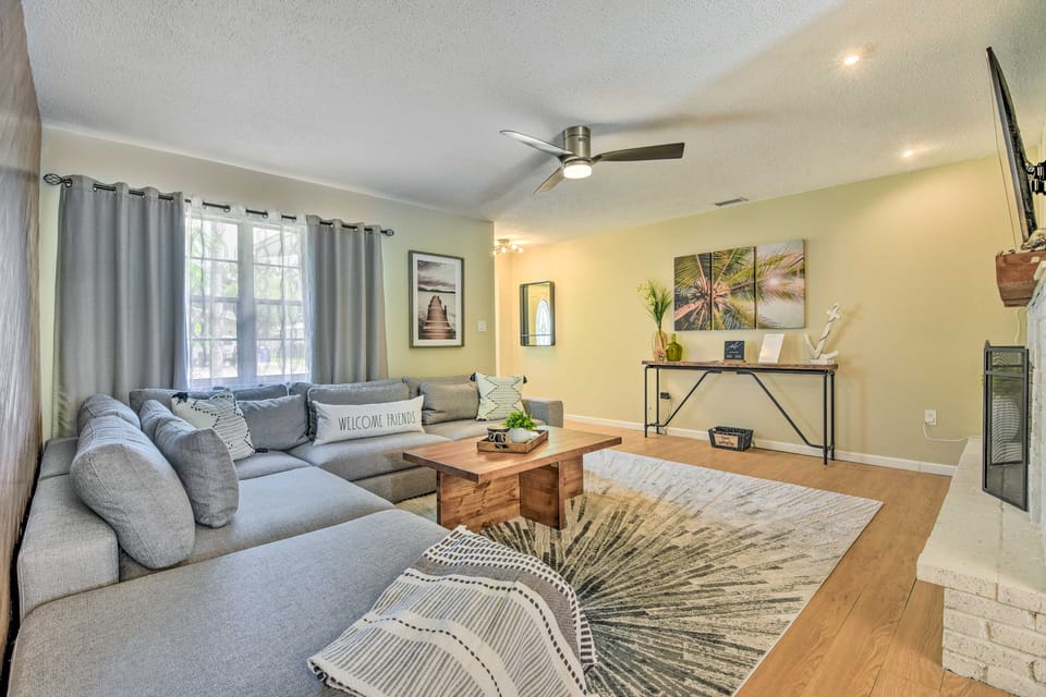 8 Mi to Beaches: Bradenton Home w/ Poolside Oasis! House in Bradenton