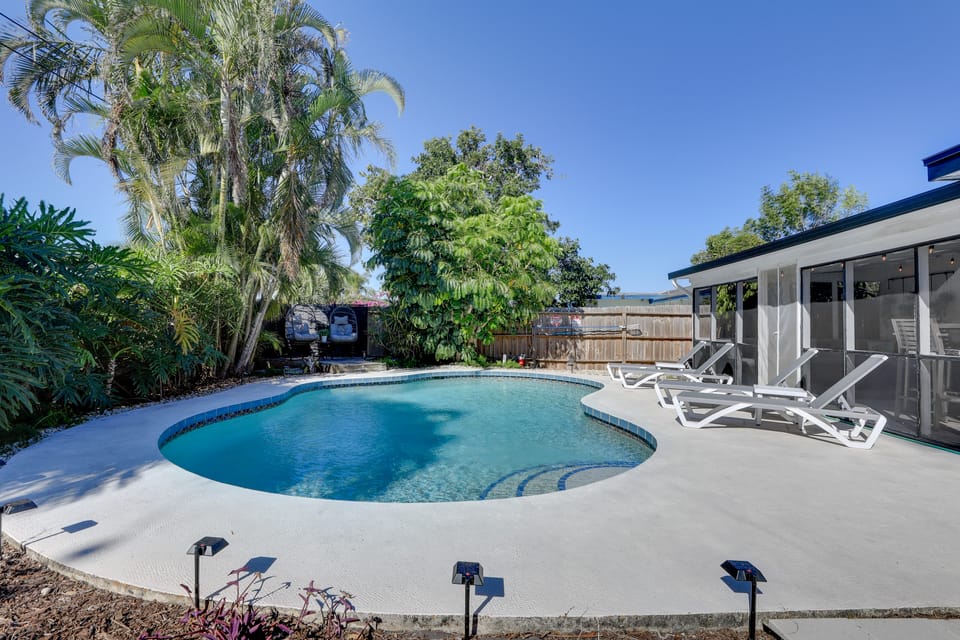8 Mi to Beaches: Bradenton Home w/ Poolside Oasis! House in Bradenton