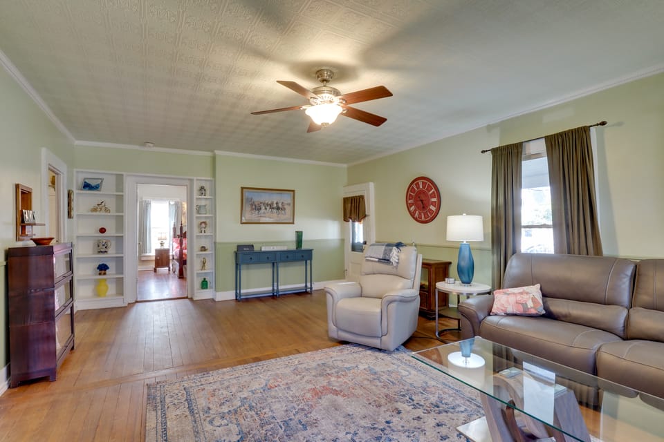 Charming Georgetown Home - Walk to Downtown! House in Georgetown