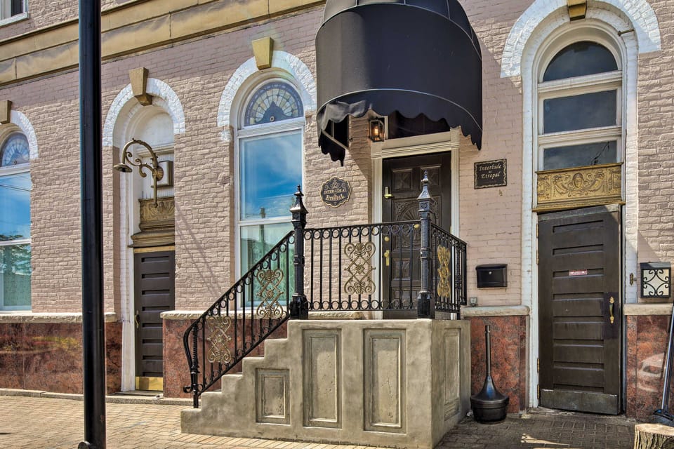 Vintage Apartment in Historic Downtown La Porte! Apartment in La Porte