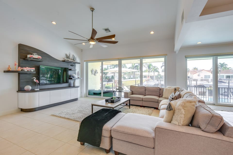 Canal Access & Pool: Lighthouse Point Getaway! House in Lighthouse Point