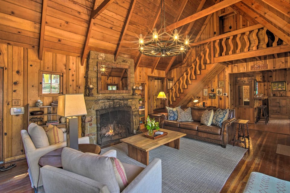 Vintage Lake Arrowhead Cabin - Walk to Lake! House in Lake Arrowhead