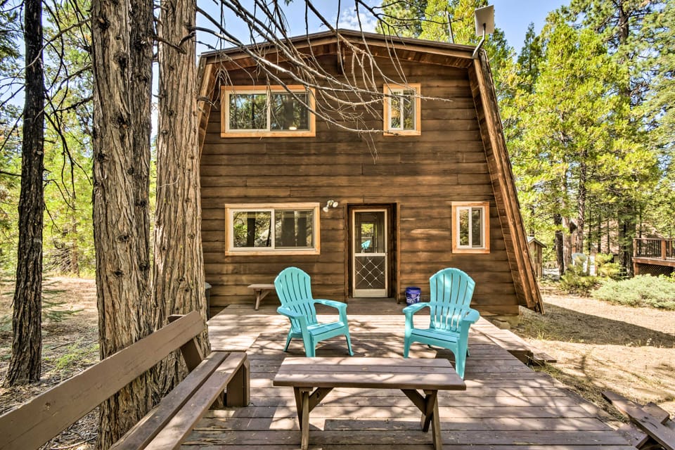Charming Pinecrest Cabin w/ Private Deck House in Calaveras County