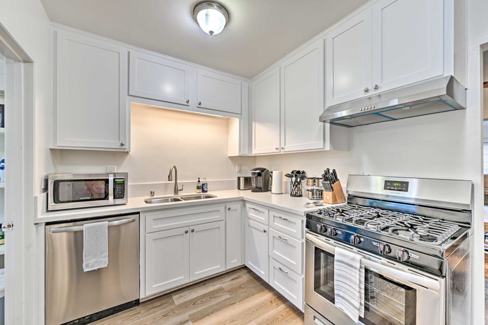 Walk to Poway Farmers' Market: Family Retreat! House in Poway