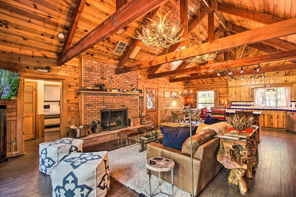 1 Mi to Rainbow Lake: Lakeside Cabin w/ Deck! House in Pinetop-Lakeside