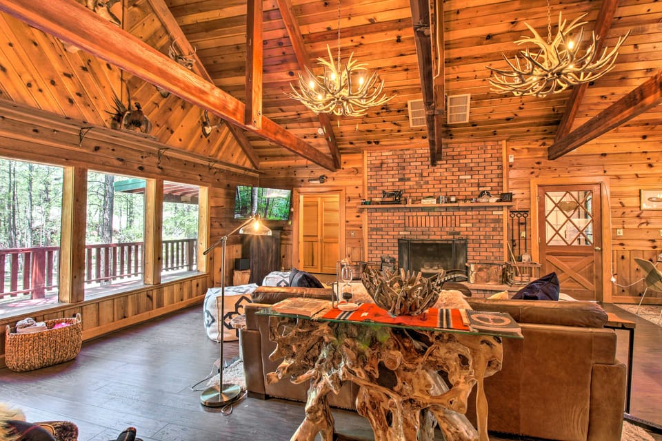 1 Mi to Rainbow Lake: Lakeside Cabin w/ Deck! House in Pinetop-Lakeside
