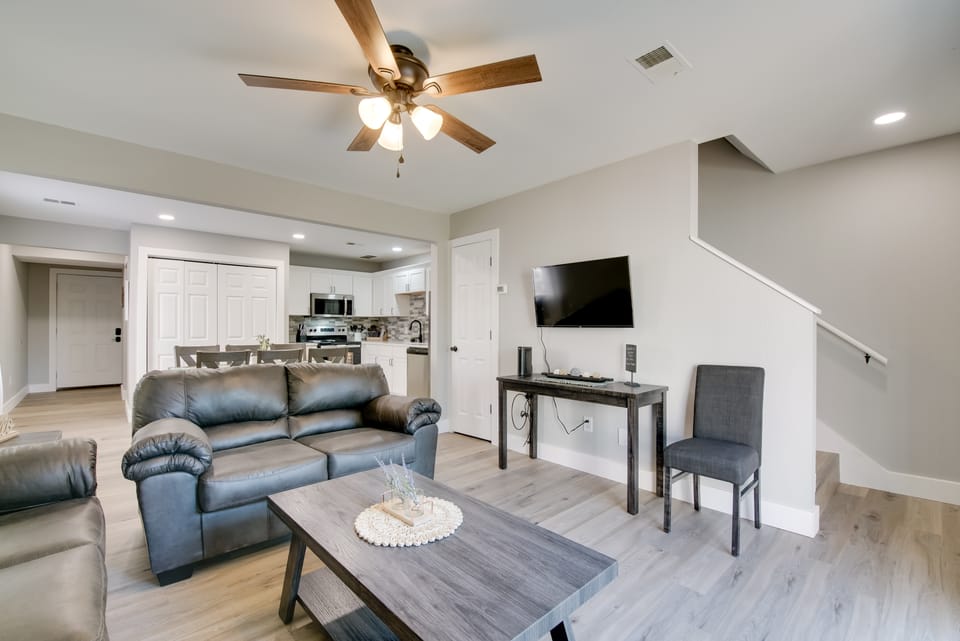 Cheerful Townhouse - Walk to Table Rock Lake! Apartment in Kimberling City