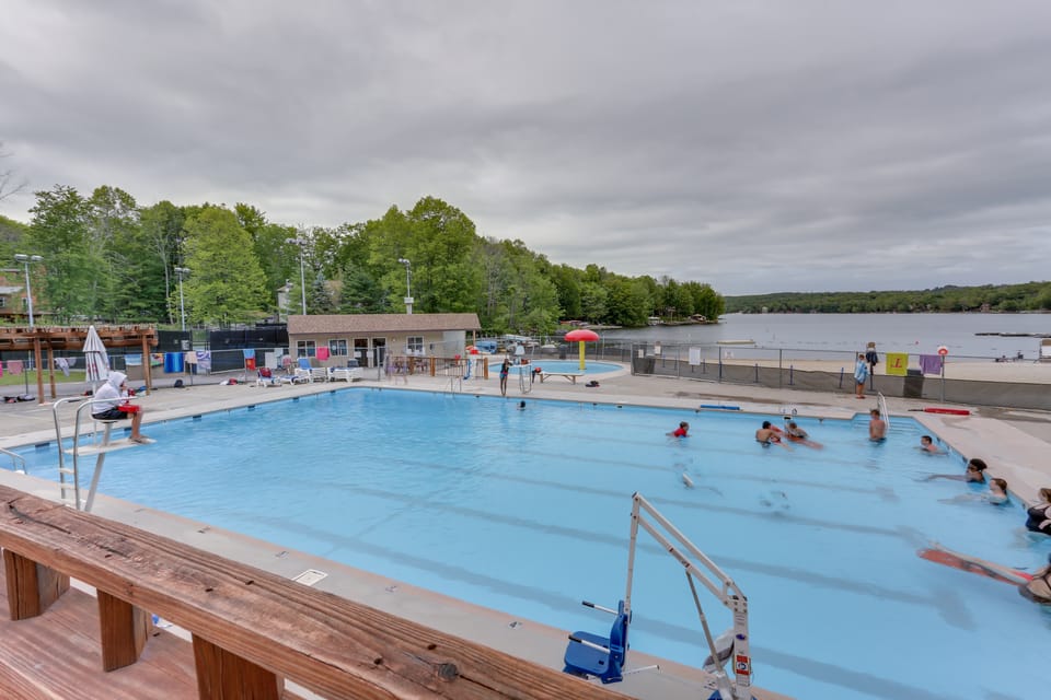 Poconos Retreat w/ Pool and Lake Access House in Lake Wallenpaupack