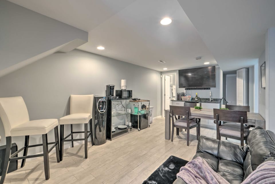 6 Mi to National Mall: Modern DC Apartment! Apartment in District of Columbia