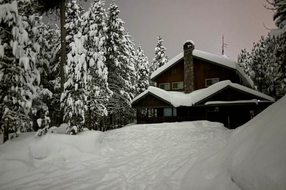 22 Mi to Yellowstone! Swiss Cabin in Mack's Inn House in Island Park